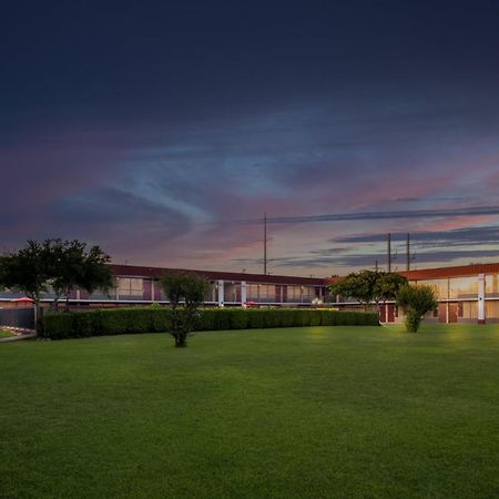 Red Roof Inn & Conference Center Mckinney Buitenkant foto