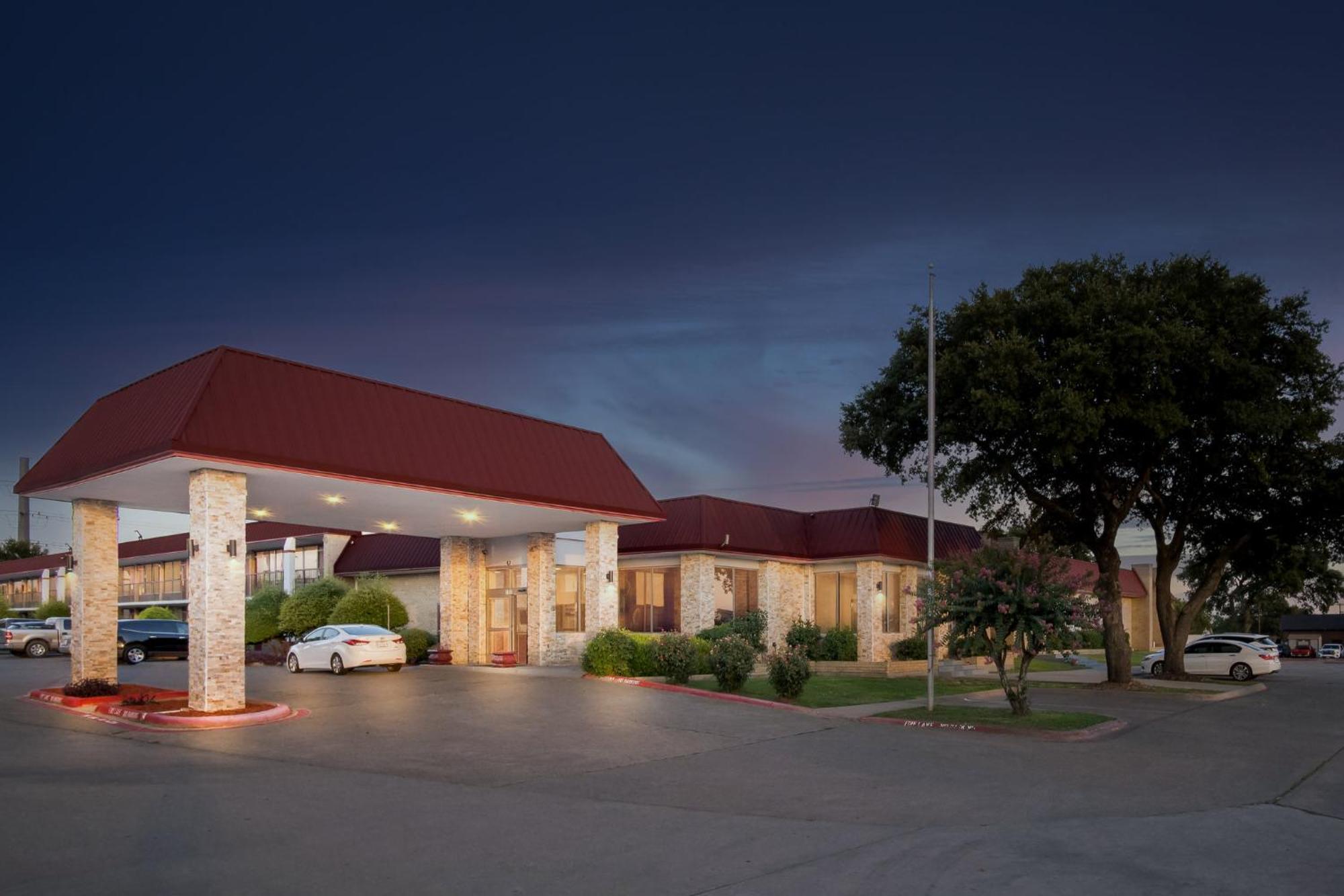 Red Roof Inn & Conference Center Mckinney Buitenkant foto