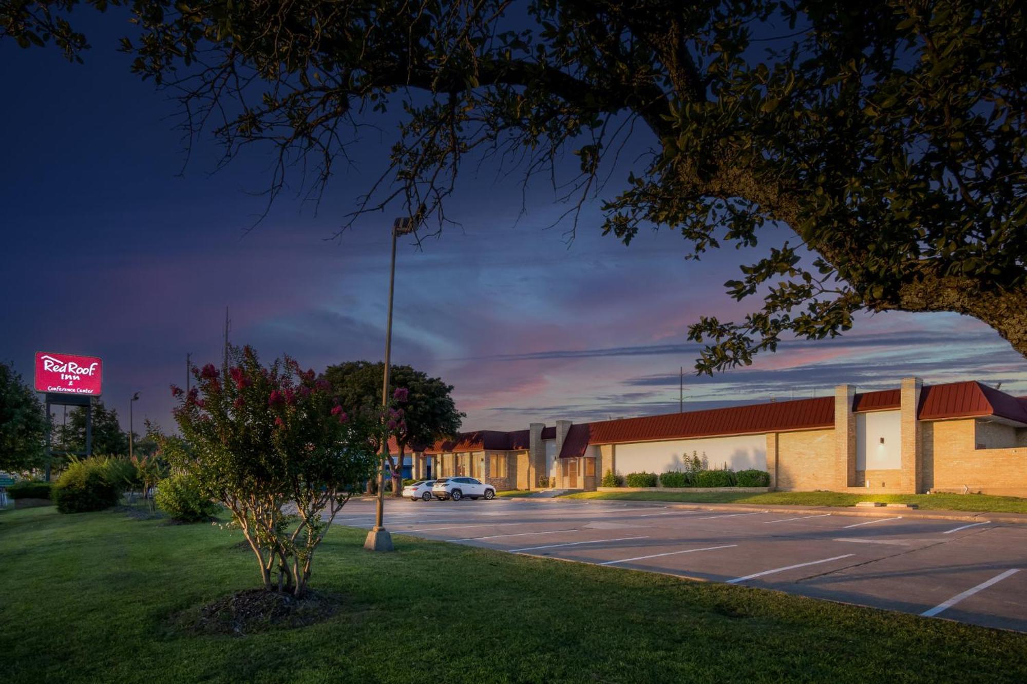 Red Roof Inn & Conference Center Mckinney Buitenkant foto